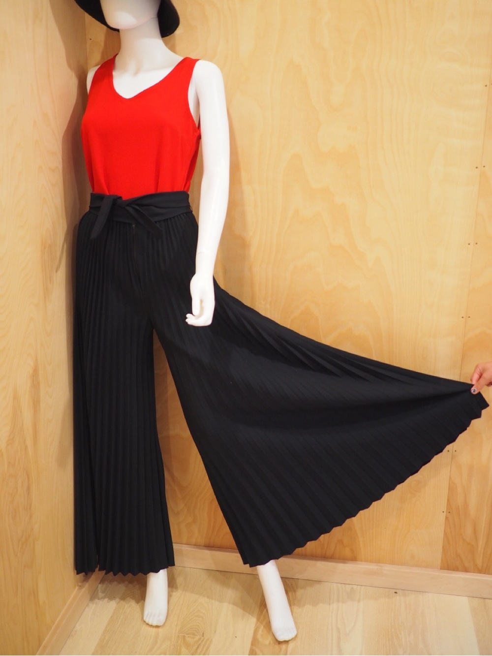 Vintage Womens Black Pleated Wide-Leg Pants